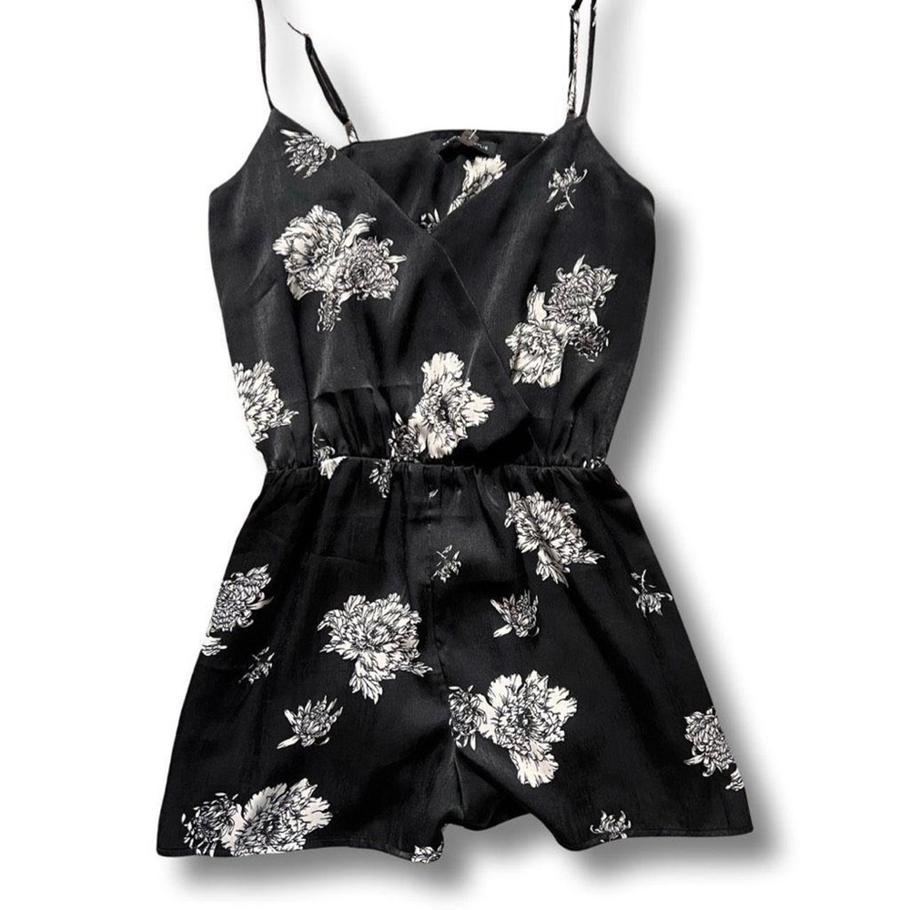NWOT Adorable Kendall and Kylie Floral Romper